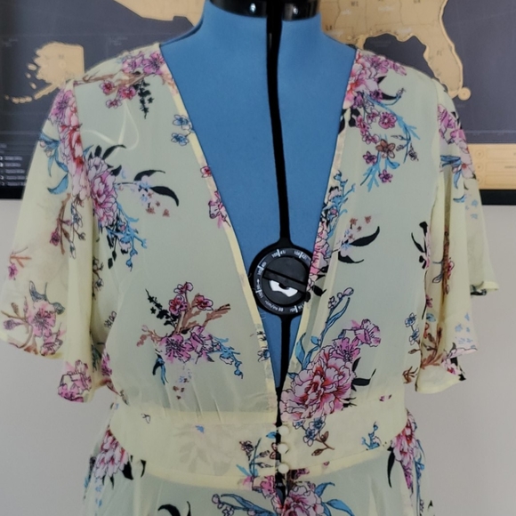 Beautiful high low blouse - Picture 2 of 5